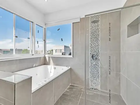 Casa en Venta con 4 cocheras