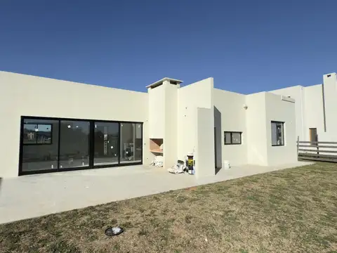 Casa en Venta en Countries y Barrios Cerrados en Campana, USD 210.000