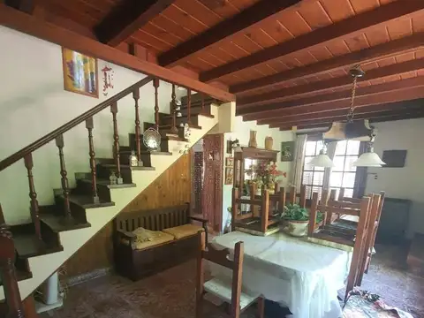 Casa 5 ambientes con 2 baños