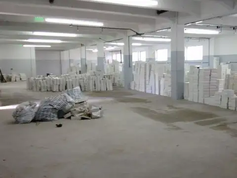 Galpon en Alquiler  en predio Industrial Florida Oeste - 210 m2 - y 80 m2 - 2do piso por escalera