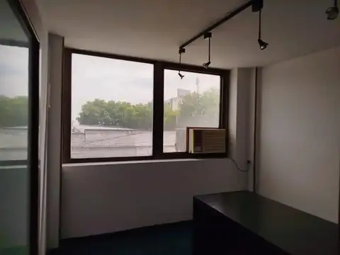 OFICINA EXCLUSIVA: UBICACION ESTRATEGICA CERCA DE TRIBUNALES IDEAL PARA PROFESIONALES + EXPENSAS