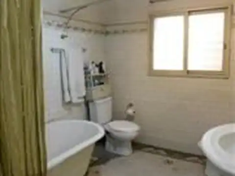 Depto Tipo Casa en Venta 90 años