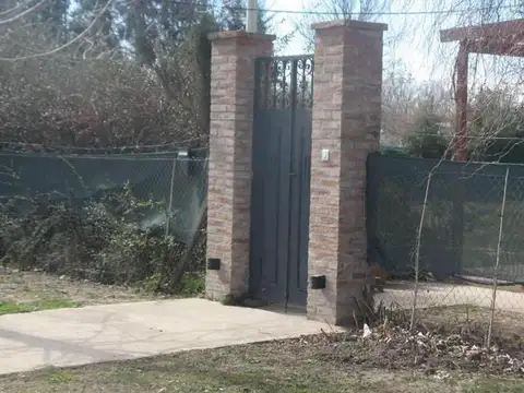 Bosque Azul- Roldán .-Casa 3 dorm. dos baños. Gran parque  y