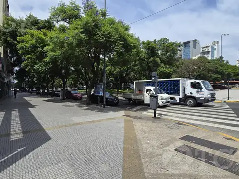 Venta de lote para desarrollo o remodelación de unidades PH