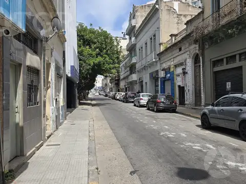 Venta de lote para desarrollo o remodelación de unidades PH