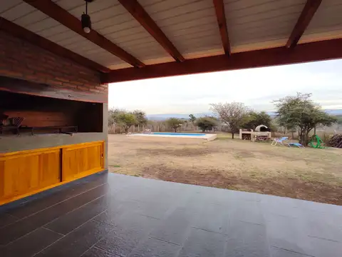 Casa 4 ambientes con 2 baños