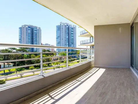 3 suites  Alexander Boulevard