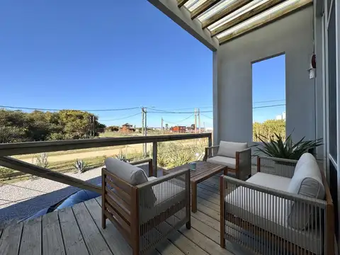 Casa 4 ambientes con 2 baños