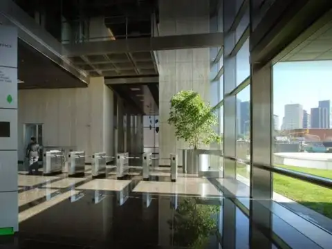 Oficina en Venta con 12 cocheras