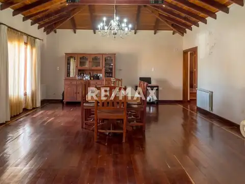 Casa en Venta con 3 cocheras