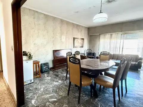 Casa 5 ambientes con 1 baño