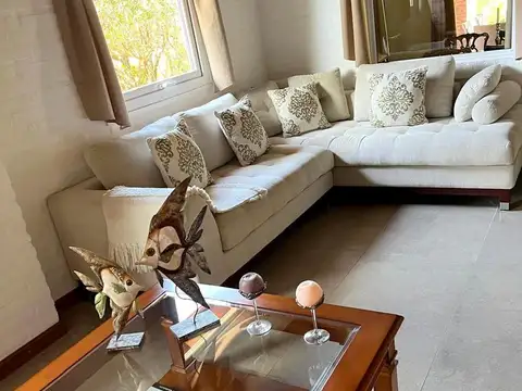 Casa 6 ambientes con 4 baños