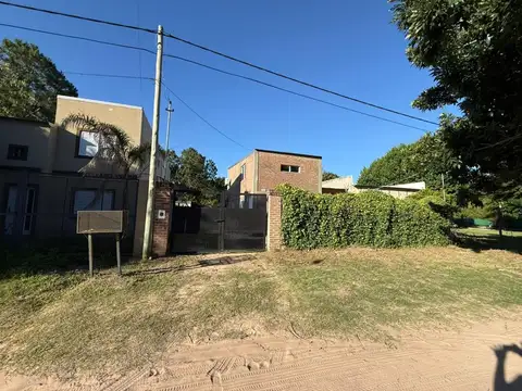 CASA CON PILETA A MTS DE R1 EN ALQUILER