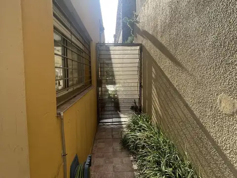 Venta casa de 3 amb   departamento de 2 amb en Munro