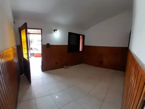 Casa 5 ambientes con 1 baño