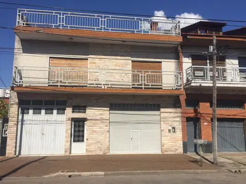 Casa con Galpón de 150 mts2 impecable 