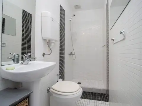 Casa en Alquiler con 2 cocheras