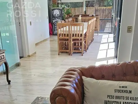 Casa en Venta con 2 cocheras