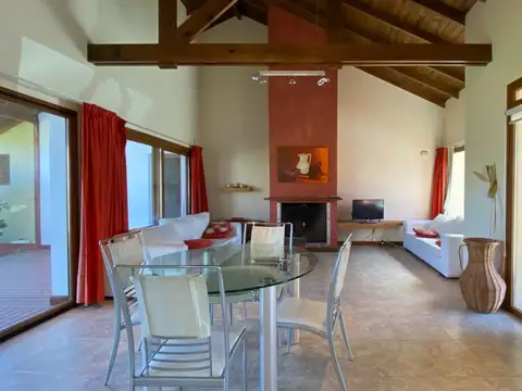 Casa en Alquiler - Zona: Lasalle / REF: 8767