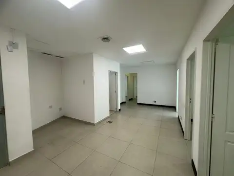 Oficina en Venta con 3 cocheras
