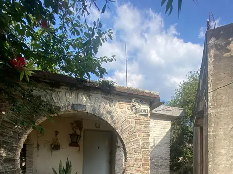 VENTA CASA 4 AMBIENTES CON LOCAL ACEPTA PERMUTAS