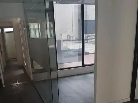 Oficina en Alquiler con 1 cochera