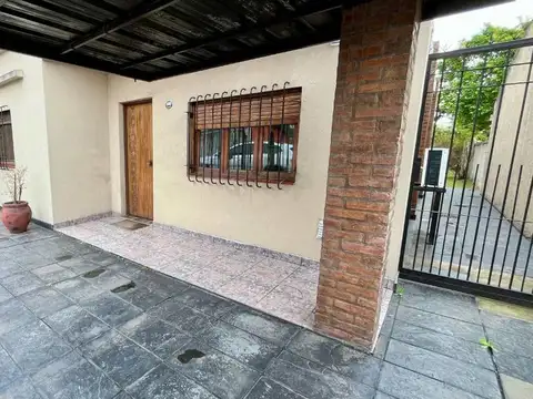 Casa en Venta en Burzaco, USD 110.000