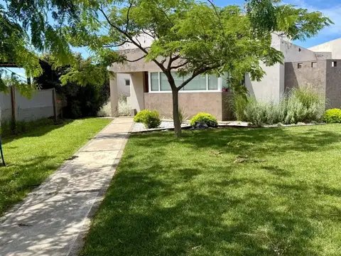CASA EN LA CAÑADA TRES DORMITORIOS