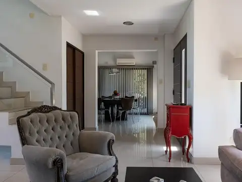 Casa 4 ambientes con 3 baños