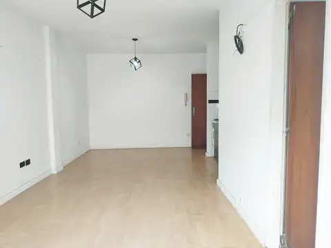 Dpto Monoambiente C/Balcón. Al C/Frente. Sin Expensas 