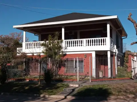Casa 6 ambientes en Venta en  Florencio Varela