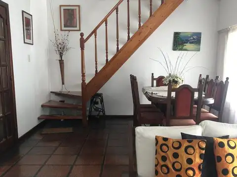 Casa 6 ambientes en Venta en  Florencio Varela