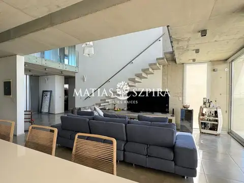 Casa 6 ambientes con 5 baños