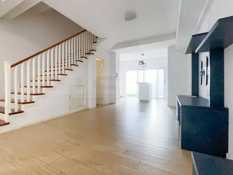 Ohiggins  al 700, entre Guemes y Las Heras