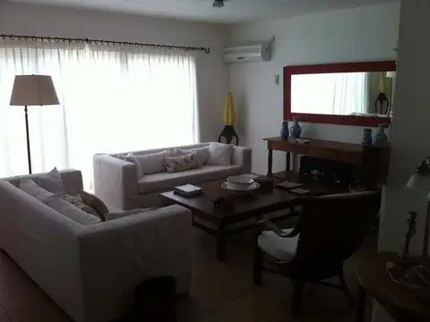 Casa en Alquiler Temporal con 1 cochera