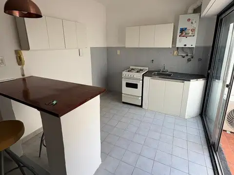 Departamento en alquiler en Olivos, 2 amb con patio. Bajas expensas