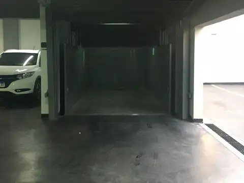 Excelente cochera con Baulera en Villa Urquiza centro