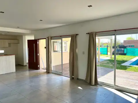 Casa 5 ambientes con 3 baños