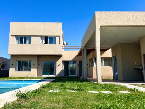 Casa en  Venta 3 Dormitorios Roldan