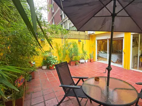 2 amb. con patio impecable – Callao 440  oasis de luz y verde en pleno corazón de la ciudad, bajas expensas.