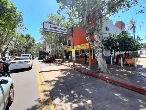 Local céntrico sobre calle Buenos Aires