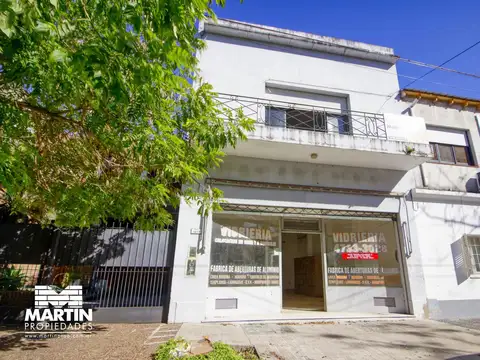 Local en Centro comercial, a 50 mts del Carrefour y a 2 cuadras de Av. Santa FE.