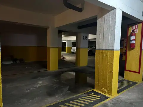 Venta de Garage en subsuelo, en el centro de Maldonado.