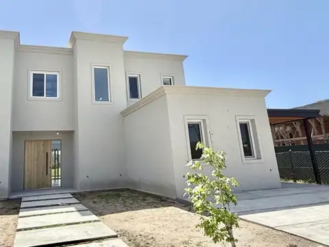 Casa 6 ambientes con 5 baños