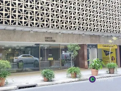 Viamonte y Esmeralda - Cochera Amplia, Fija y Cubierta por Rampa