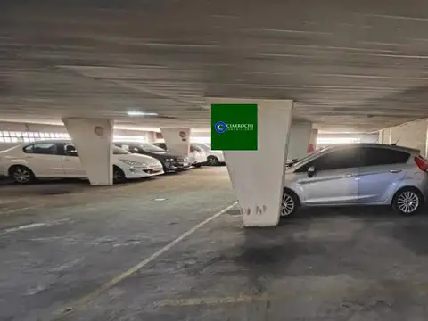 Viamonte y Esmeralda - Cochera Amplia, Fija y Cubierta por Rampa