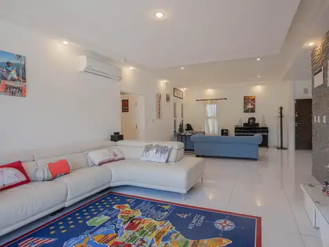 Casa 7 ambientes con 3 baños