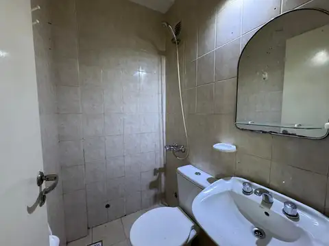 Local/Monoambiente con cochera frente a Plaza Matheu Nro. 69 e/ 1 y Diag 73 - LA PLATA