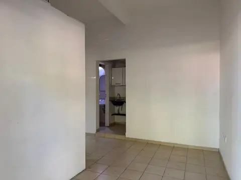 Local/Monoambiente con cochera frente a Plaza Matheu Nro. 69 e/ 1 y Diag 73 - LA PLATA