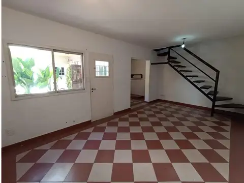 Depto Tipo Casa 2 ambientes con 1 baño